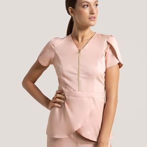 Jaanuu Scrubs Tulip Top in Blushing Pink NWT